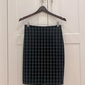 Express size 0 black with white windowpane pencil skirt.